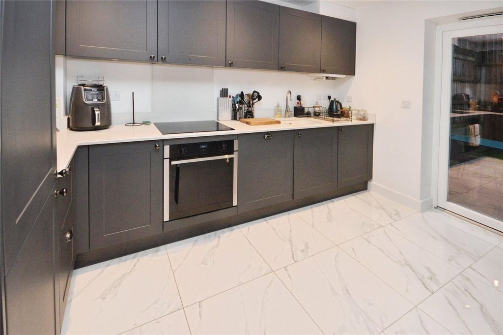 Property photo 2 of 17 Picture No. 18