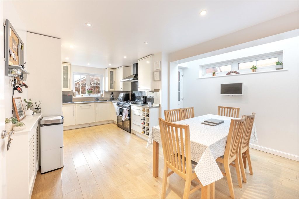 Property photo 3 of 34 Picture No. 27