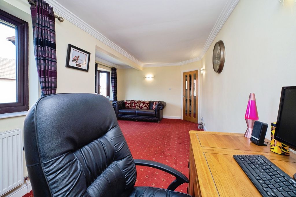 Property photo 3 of 17 Photo