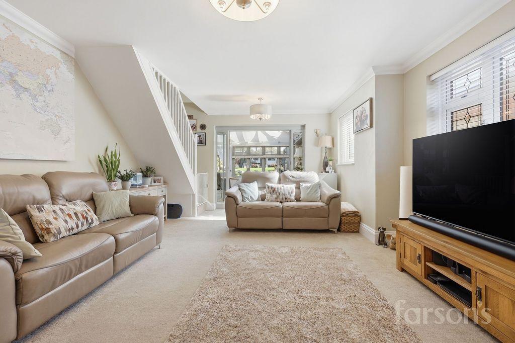 Property photo 3 of 28