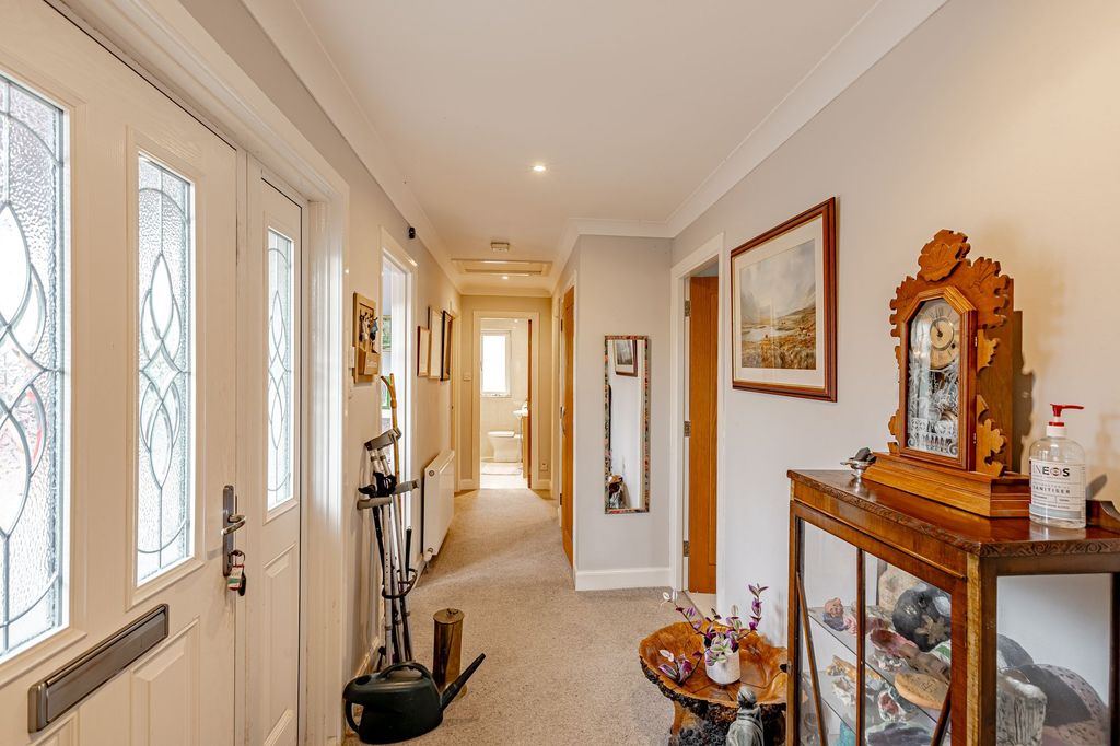 Property photo 3 of 35