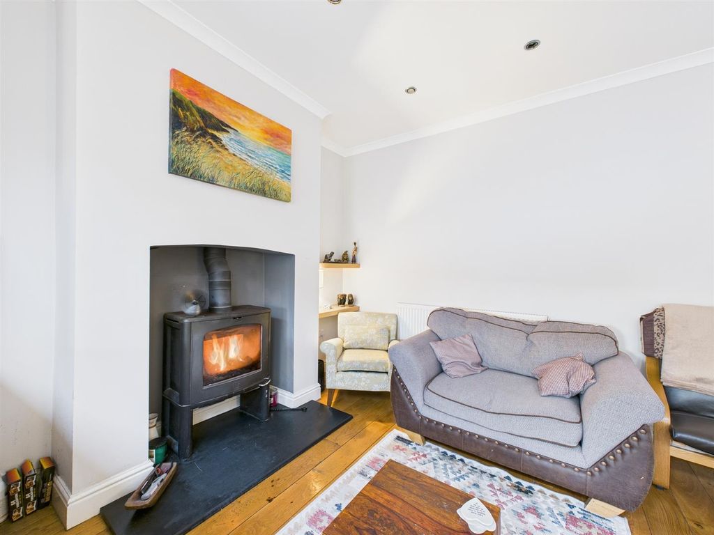 Property photo 3 of 18 Cam02295G0-Pr0371-Still004.Jpg