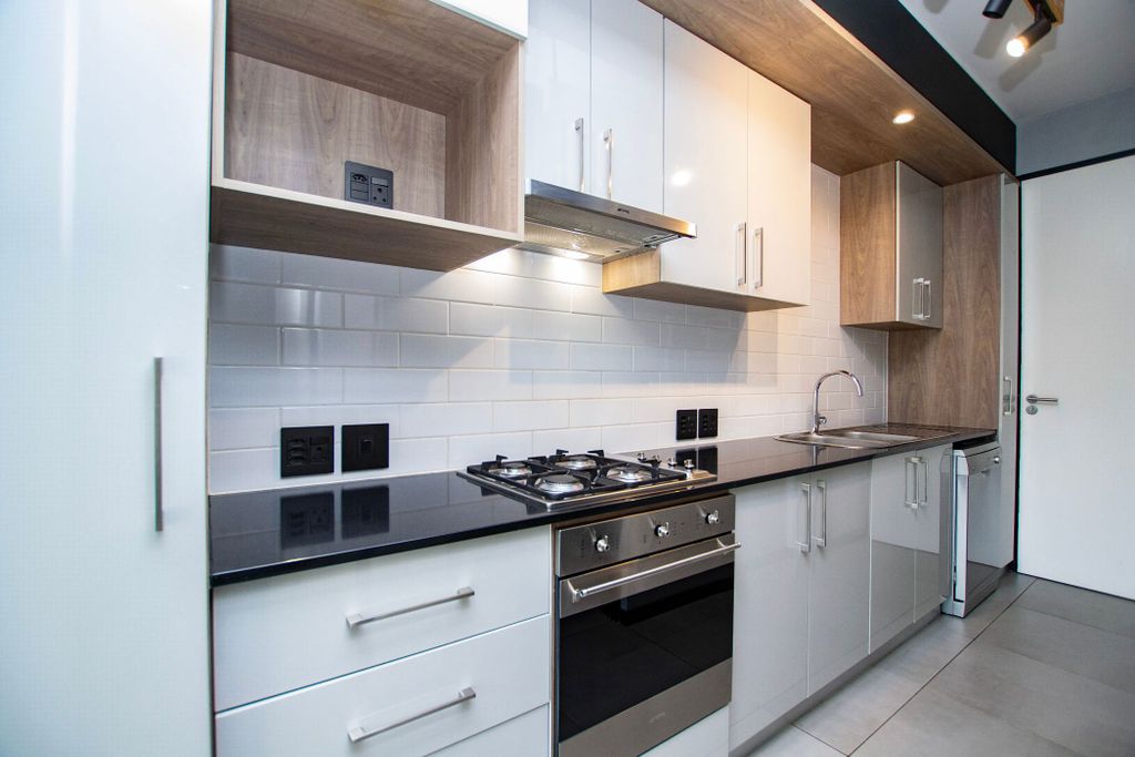 Property photo 2 of 23 St1703971