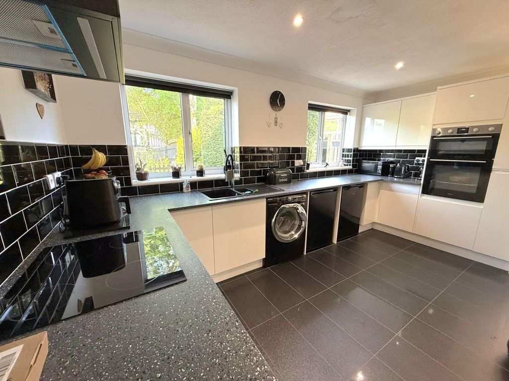 Property photo 2 of 13 8.Jpg