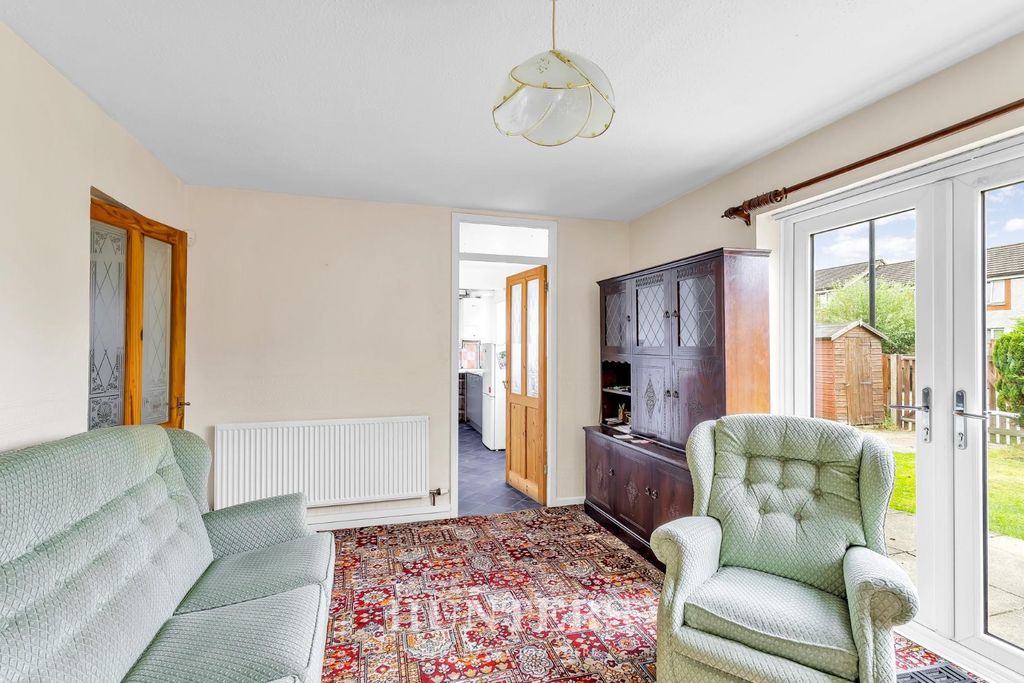 Property photo 3 of 18 Evesham Road (13).Jpg