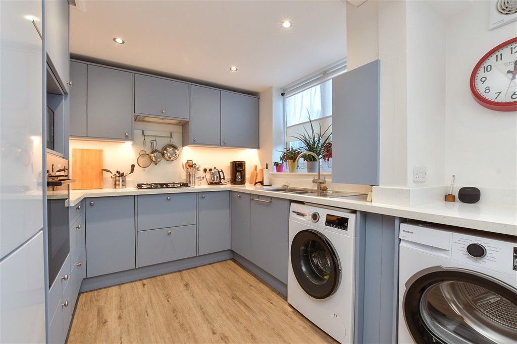 Property photo 3 of 18 Kitchen