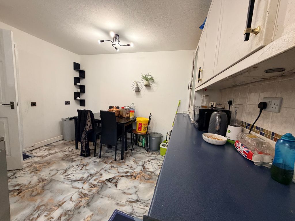 Property photo 3 of 11 Dining Room