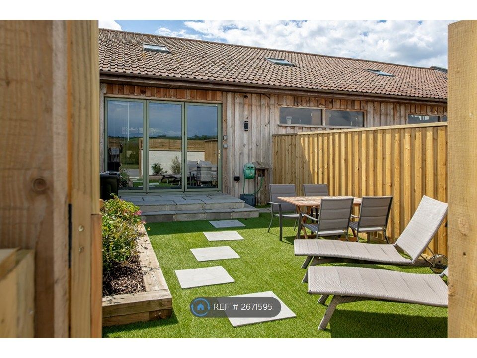 Property photo 2 of 31