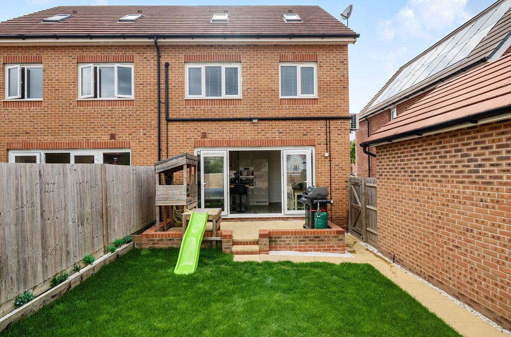 Additional image 6 of 4 bed semi-detached house for saleGalton Way, Warfield, Bracknell, Berkshire RG42