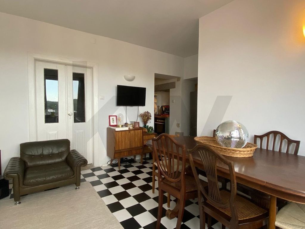 Property photo 1 of 29 Fantastic 3-Bedroom Apartment - Campolide
