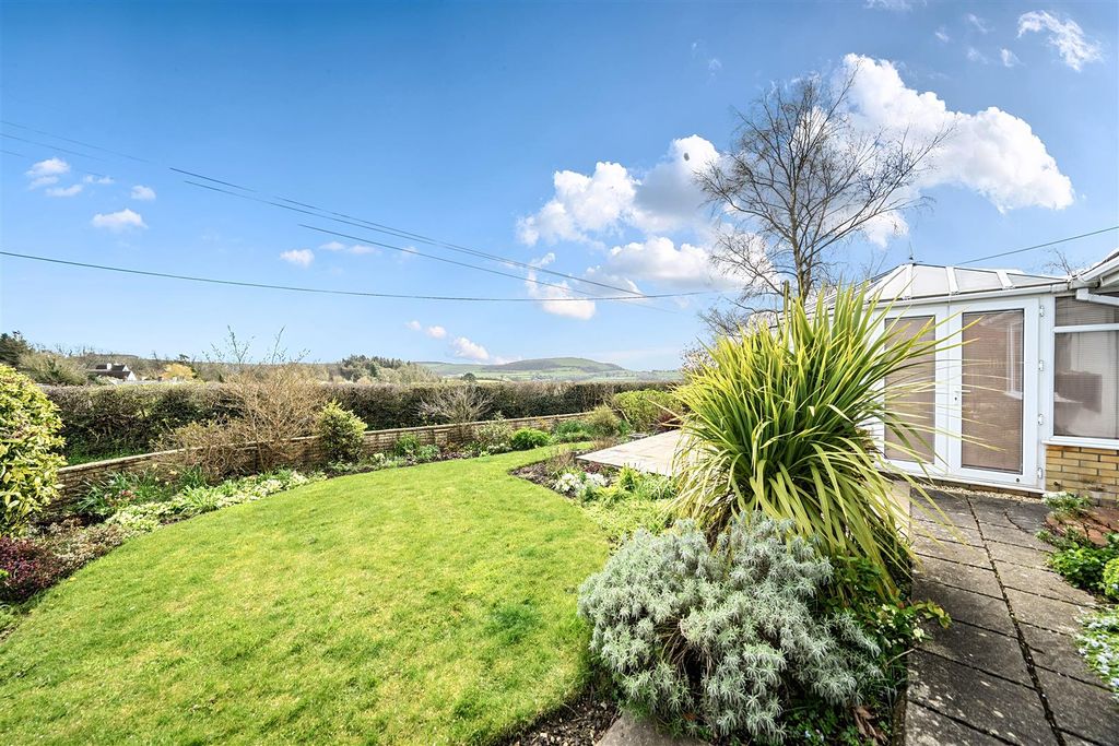 Property photo 3 of 23 Front Garden / View