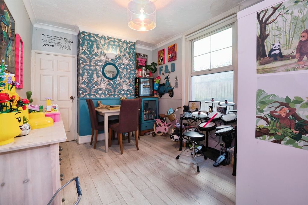 Property photo 3 of 18