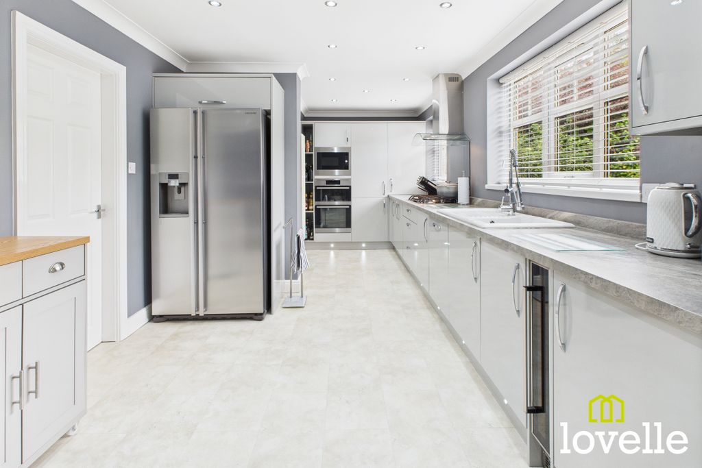 Property photo 1 of 27