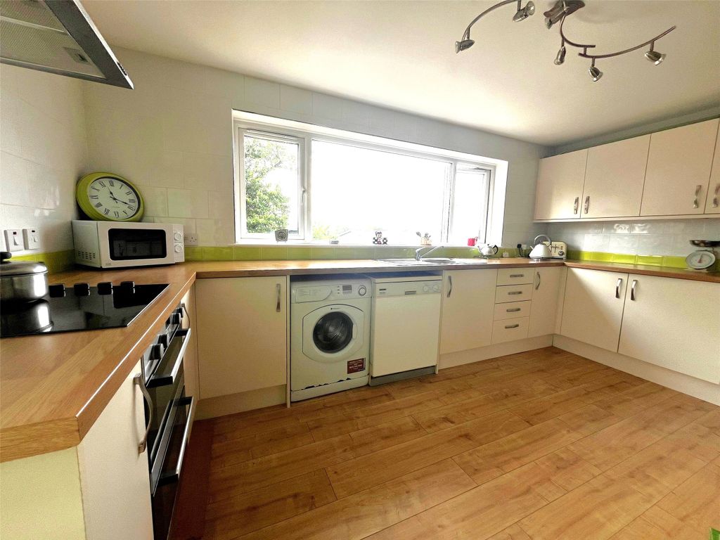Property photo 2 of 11 Picture No. 18