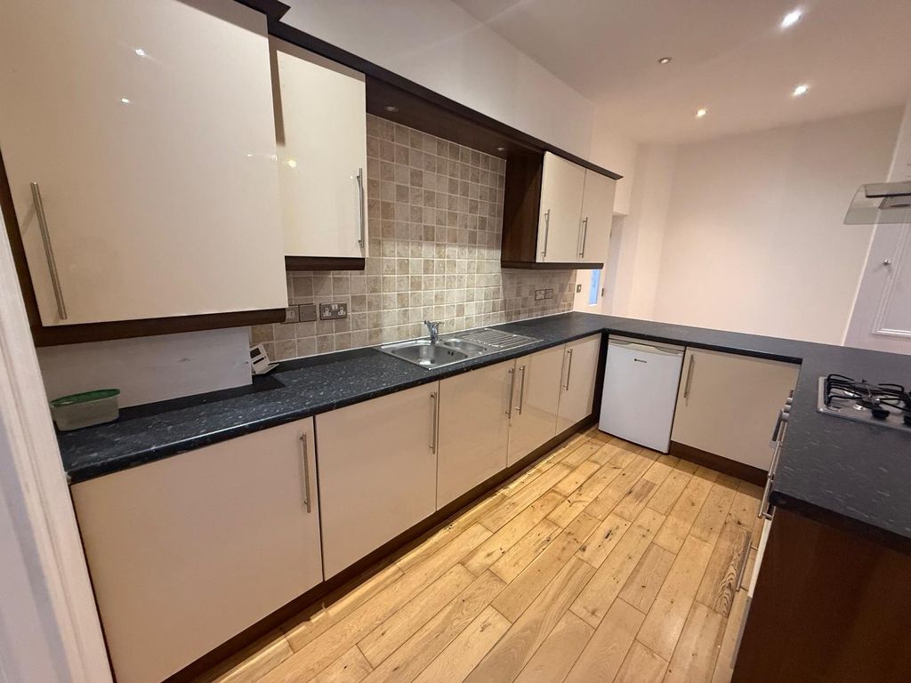 Property photo 2 of 15 Tempimageddeole.Jpg