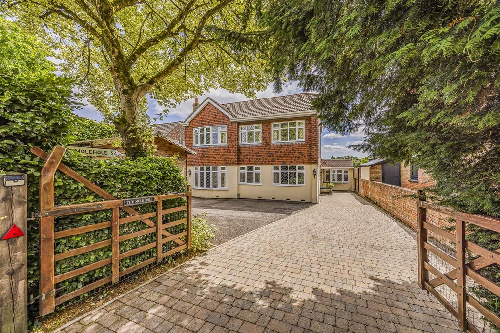 Property photo 3 of 37 The Mole Hole, Denmead-Porticomarketing-Soldby-52.