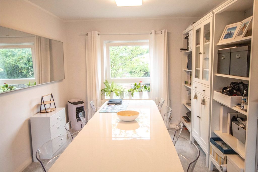 Property photo 3 of 10 Dining Area