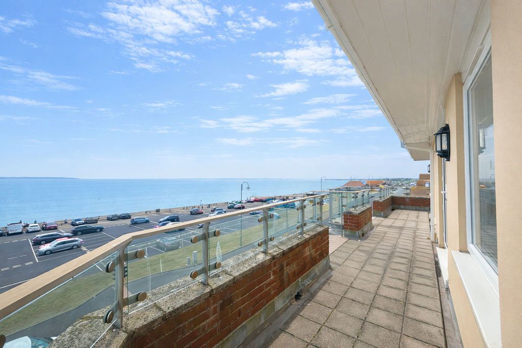 Property photo 3 of 22 Balcony