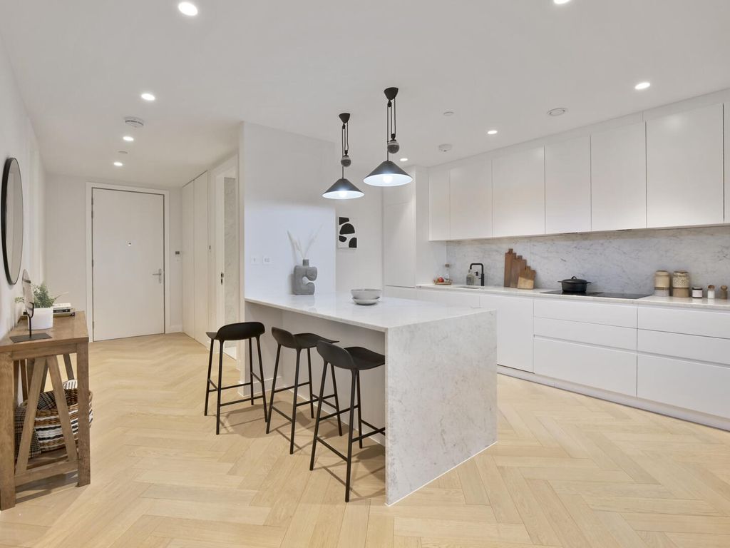 Property photo 3 of 27 Kitchen