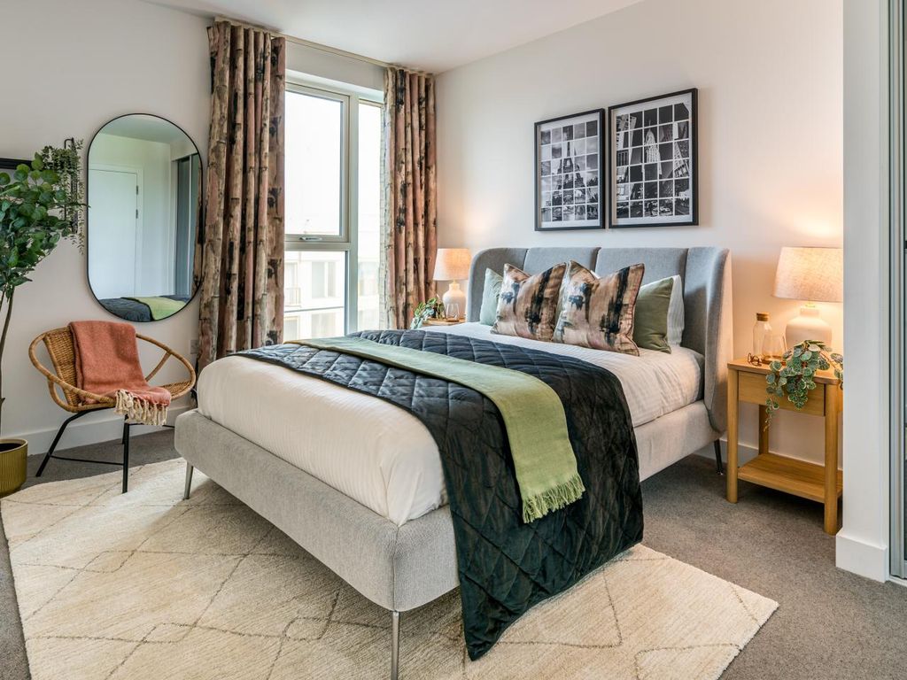 Property photo 2 of 9 Lampton Parkside, Bedroom