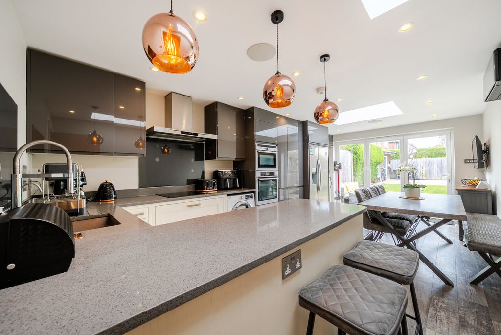 Property photo 2 of 20 1437523-11-69Ca90...