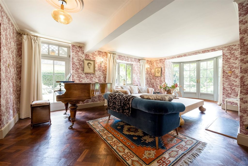 Property photo 3 of 24 One Of Three Elegant Receptions