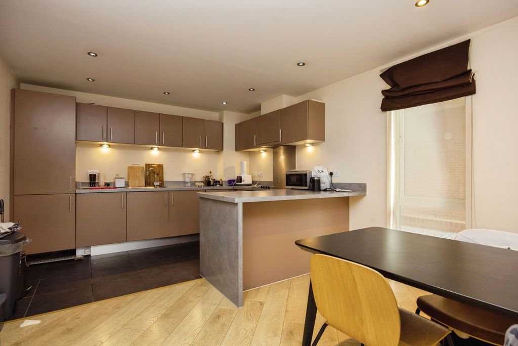 Property photo 2 of 11 Pbox-Img.Jpg