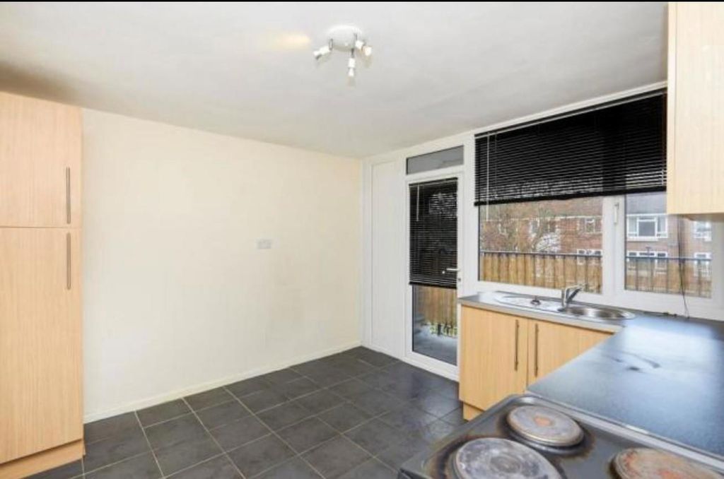 Property photo 3 of 8 Kitchen