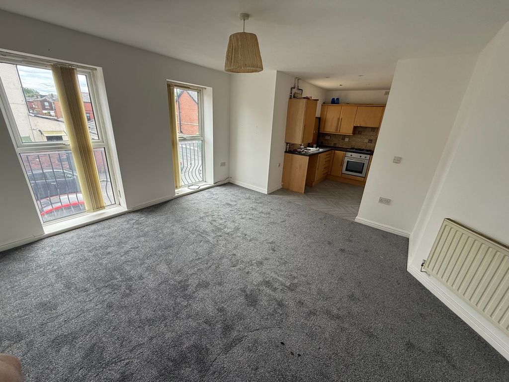 Property photo 2 of 8