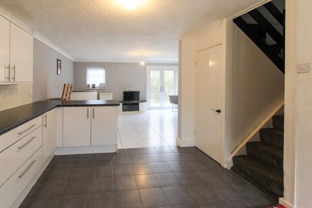 Property photo 2 of 9 Kitchen