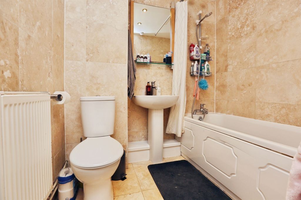 Additional image 16 of 2 bed flat for saleThe Avenue, Fareham PO14