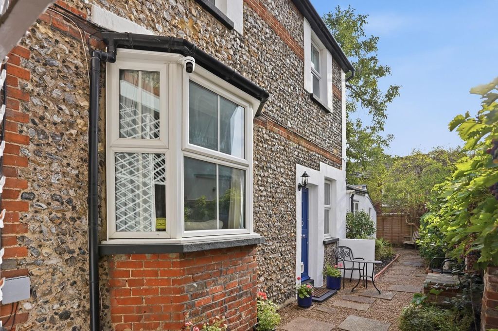 Property photo 1 of 17 Ashley Road