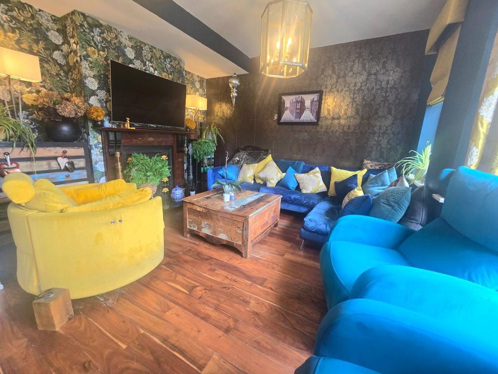 Property photo 2 of 28 Living