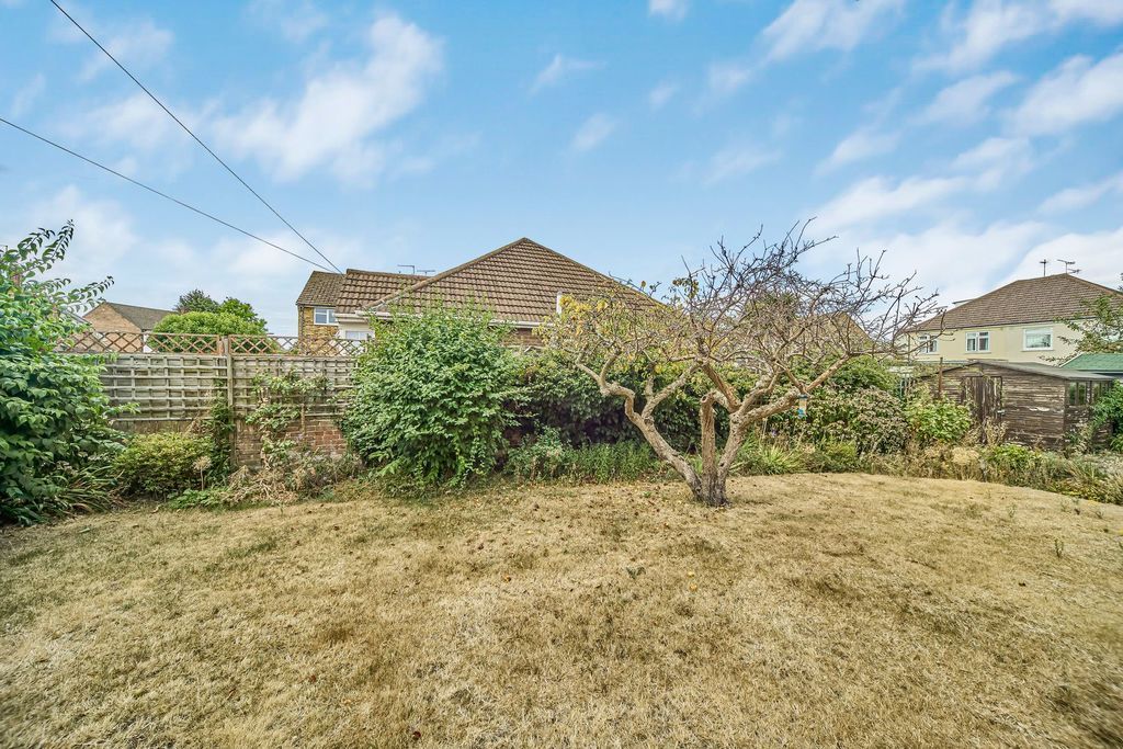 Property photo 2 of 28