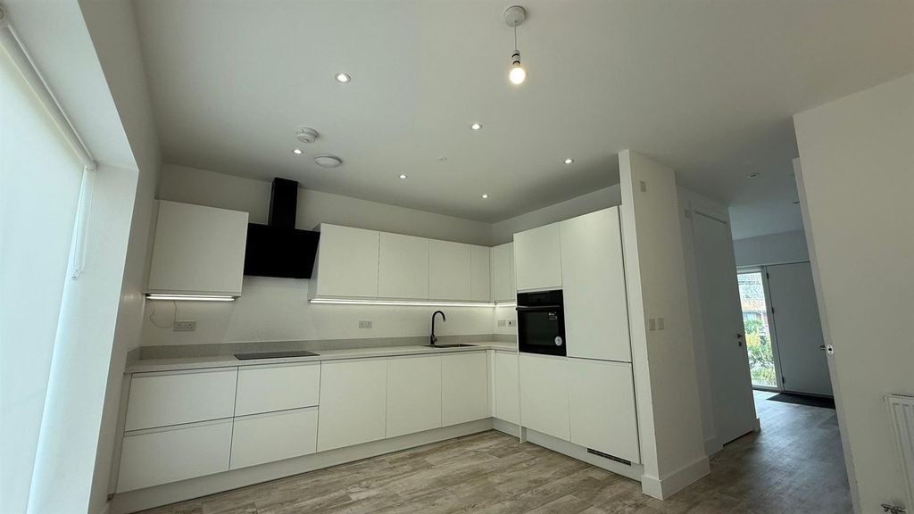 Property photo 2 of 21 0Fa52Eef-1679-410d-8384-7F06B5Fe8c04.Jpg