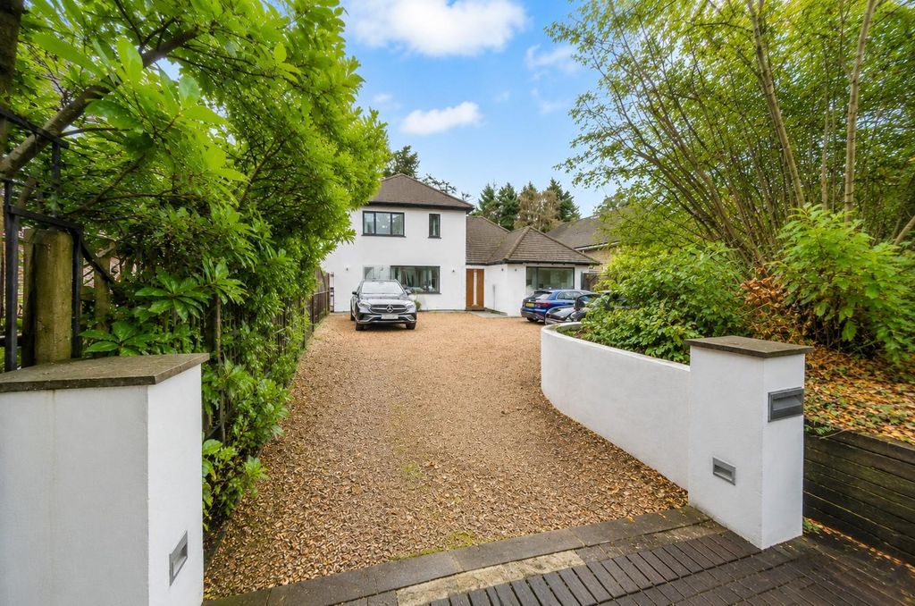 Property photo 1 of 17 New Front Hendon Wood Lane.Jpg