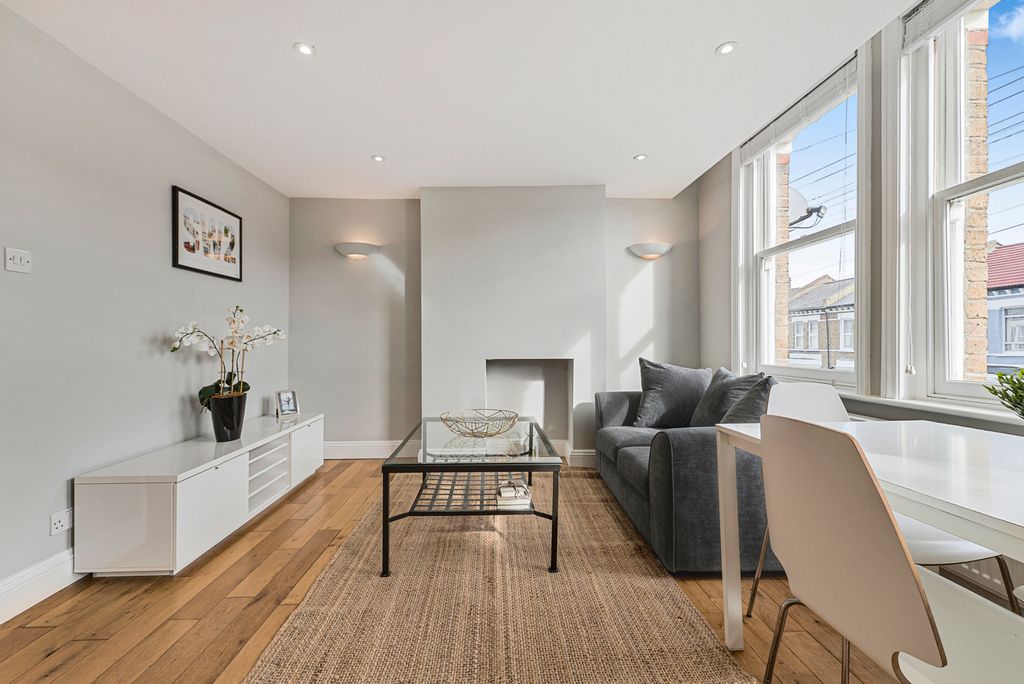 Property photo 1 of 11