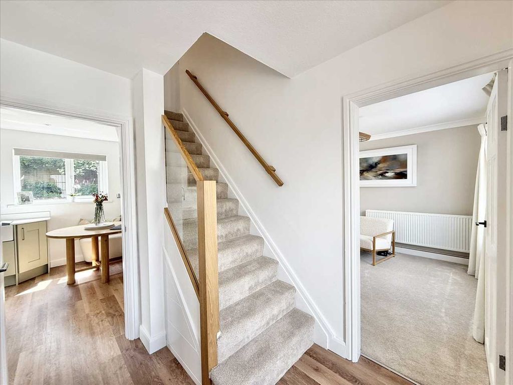 Property photo 3 of 30 Entrance Hallway