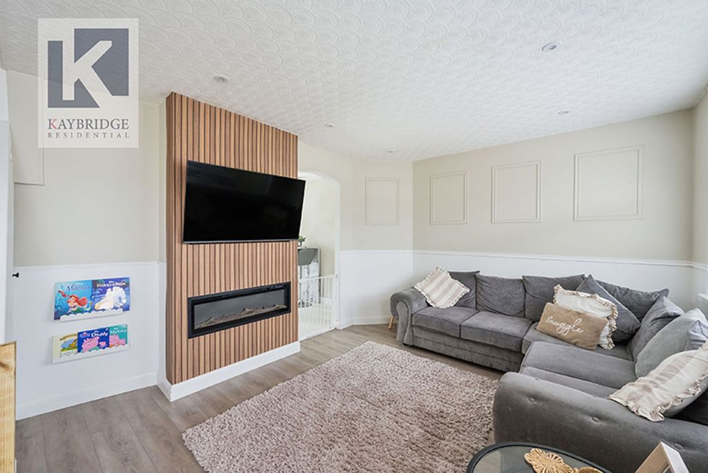 Property photo 2 of 12 Vincent Avenue, Surbiton - Kt5 9Re