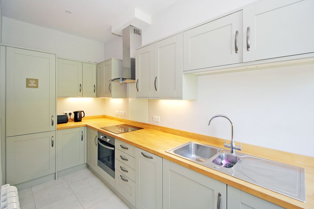 Property photo 2 of 5 Kitchen