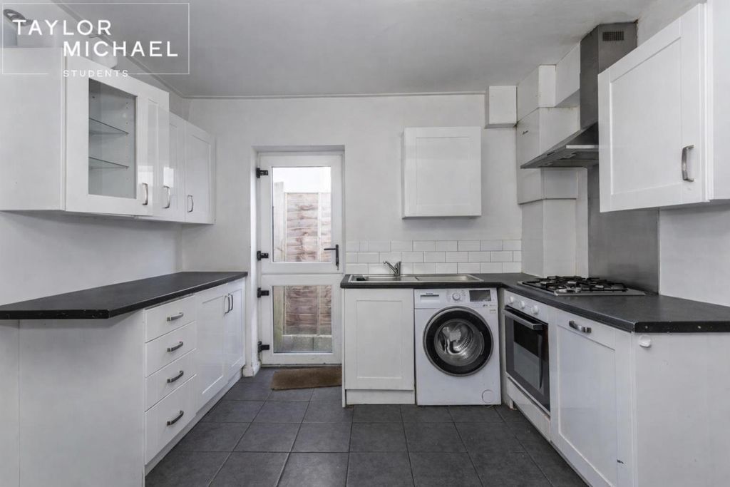 Property photo 1 of 17 Kitchen