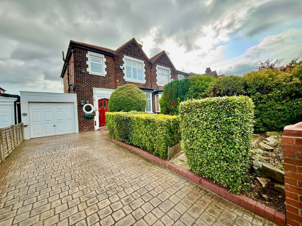 Property photo 2 of 31