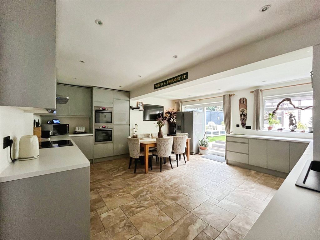 Property photo 2 of 18 Picture No. 15