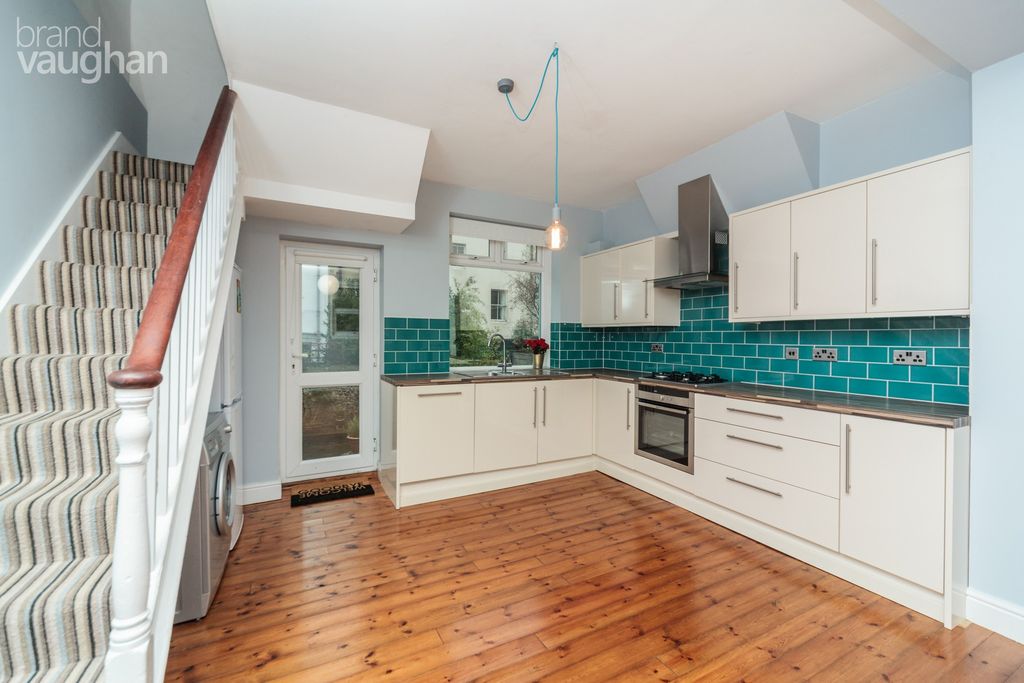 Property photo 3 of 17 Reception