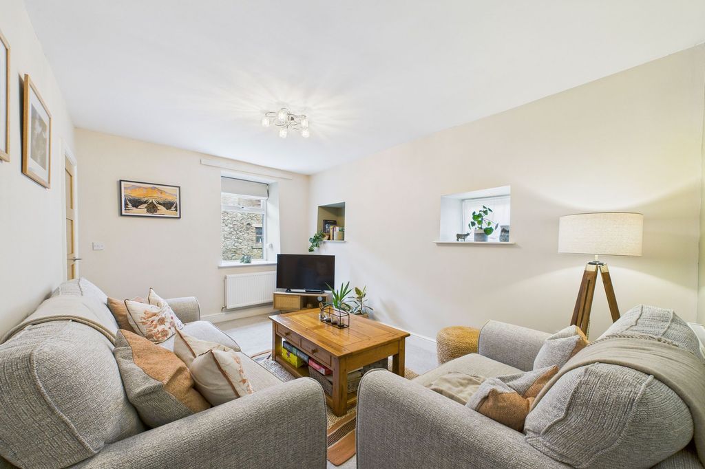 Property photo 1 of 27