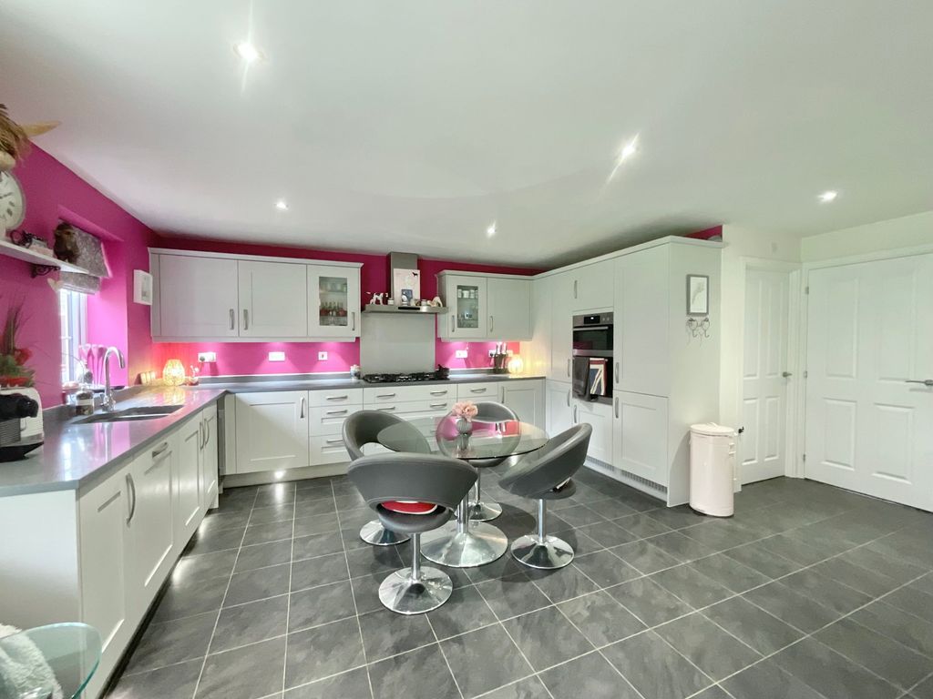 Property photo 3 of 31