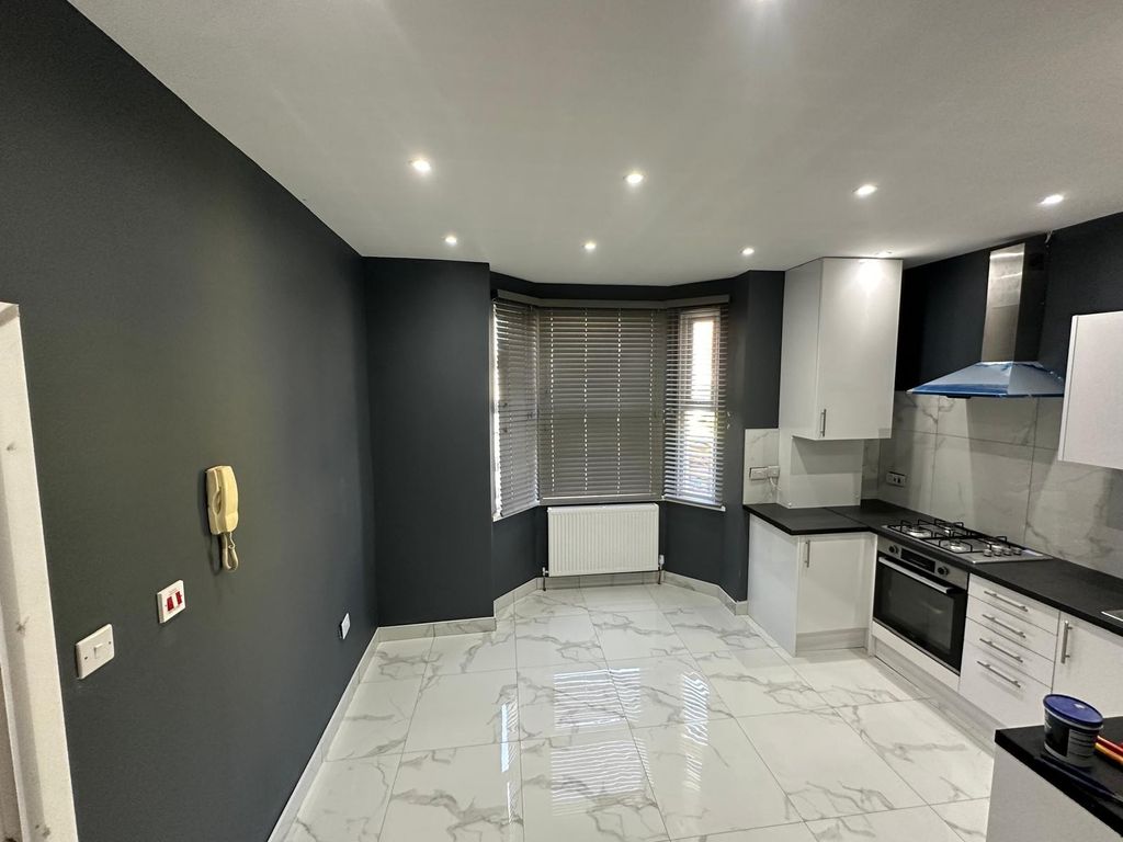 Property photo 1 of 5 Lounge