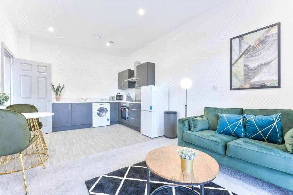 Property photo 2 of 11 Living Space