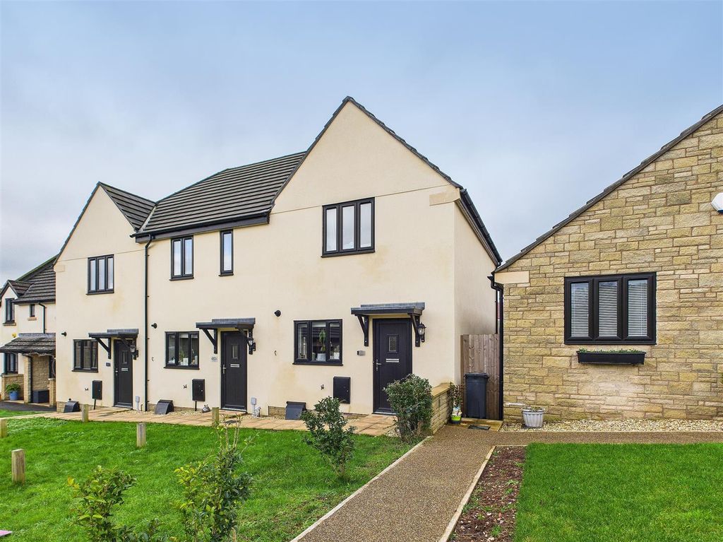 Property photo 1 of 12 Main - Modern Two Bedroom House.Jpg