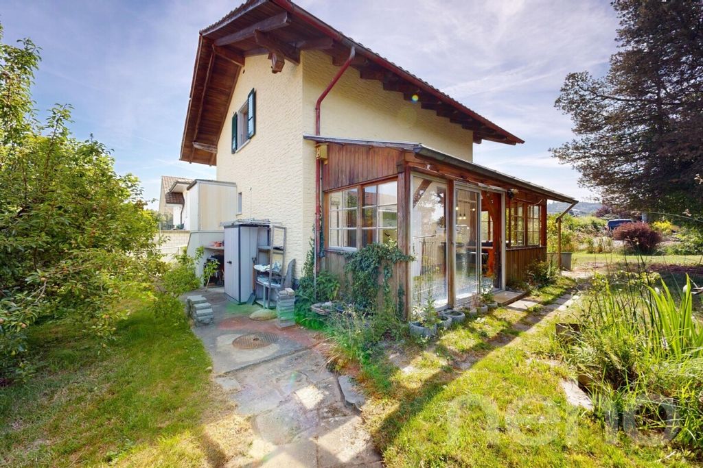 Property photo 3 of 12